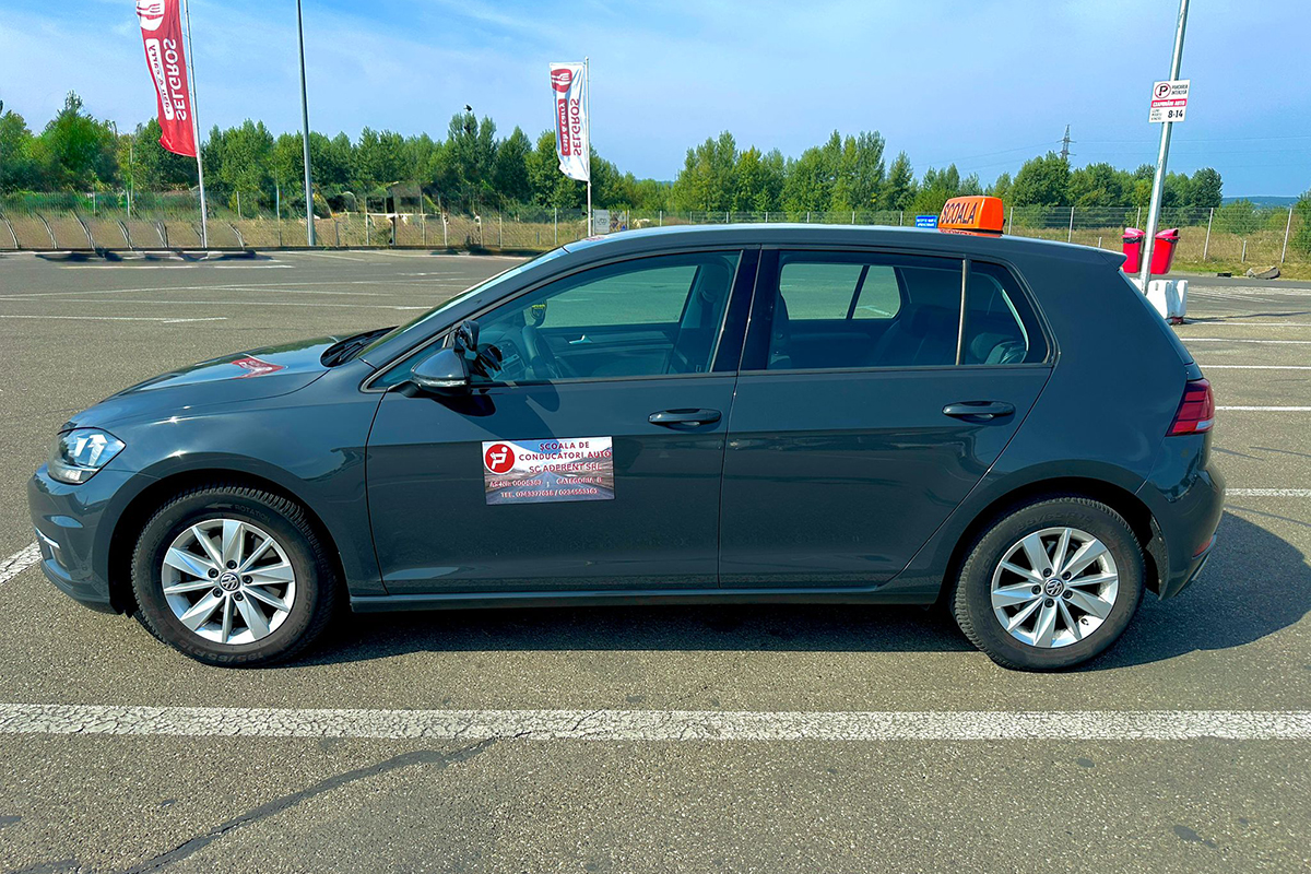 Masini-Scoala-Soferi-Bacau-Aderent-VW-Golf-Negru-5